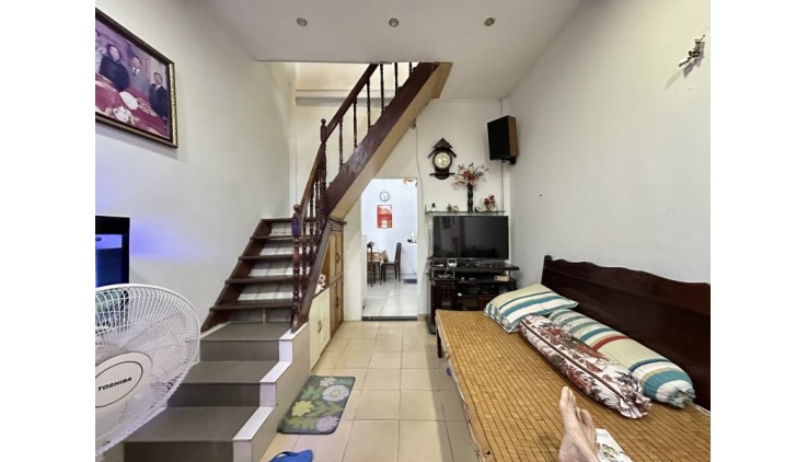 Bán Nhà Nguyên Hồng 4x10, 2 PN, Gần Siêu Thị Emart Chỉ 3.5 Tỉ